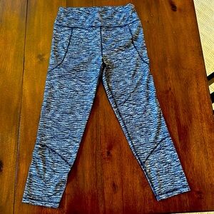 Lou & Grey capri workout leggings